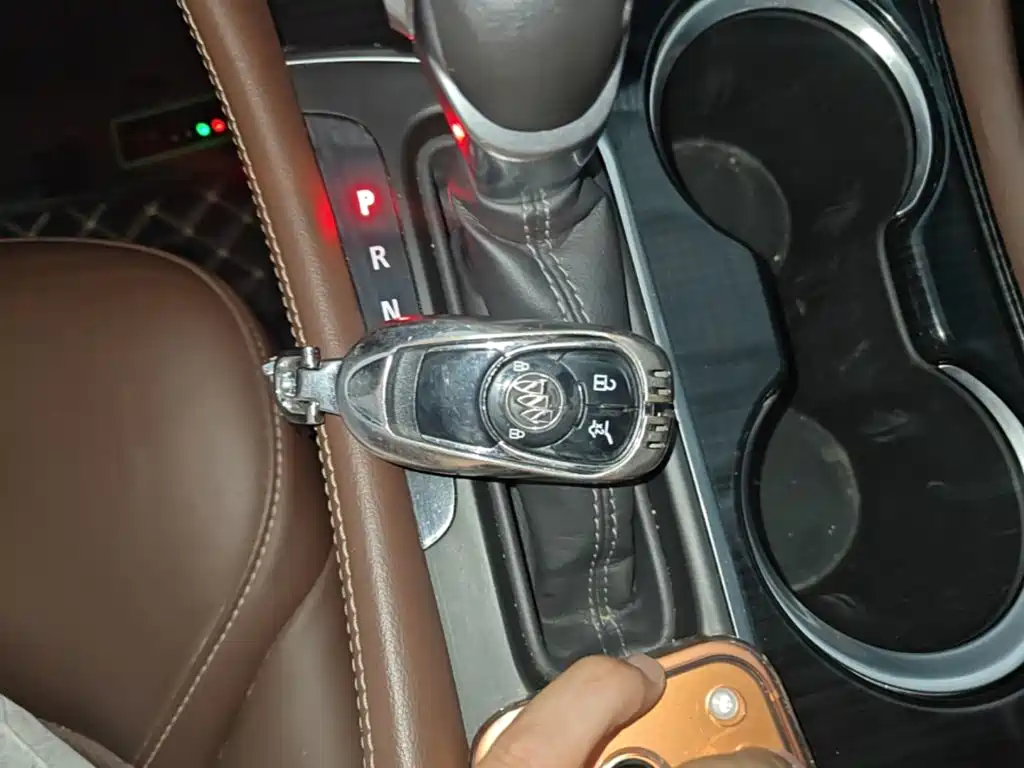 Buick Envision Plus 2020 — фото 9