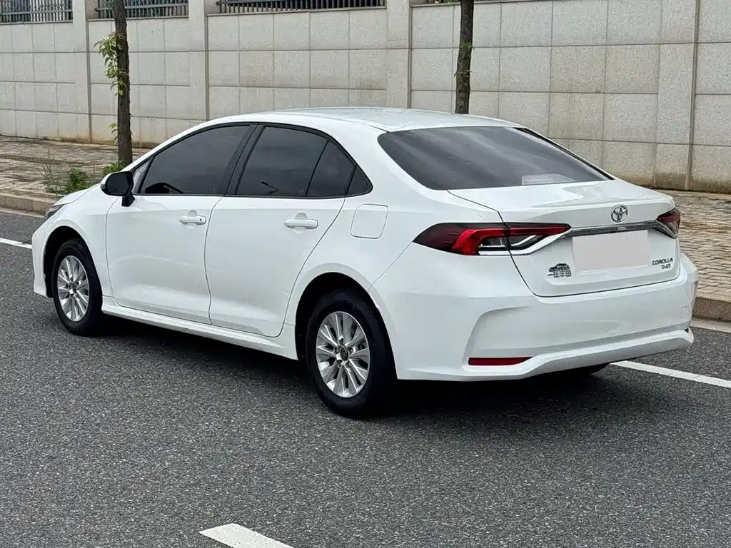 Toyota Corolla 2023 — фото 6