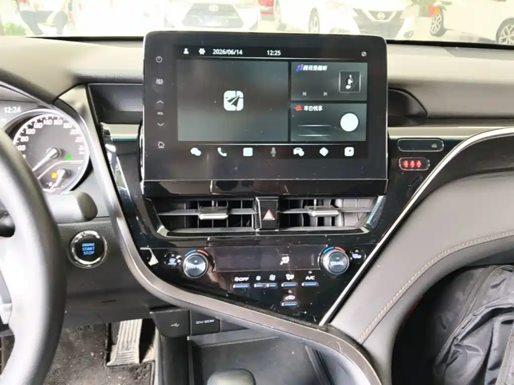 Toyota Camry 2023 — фото 13