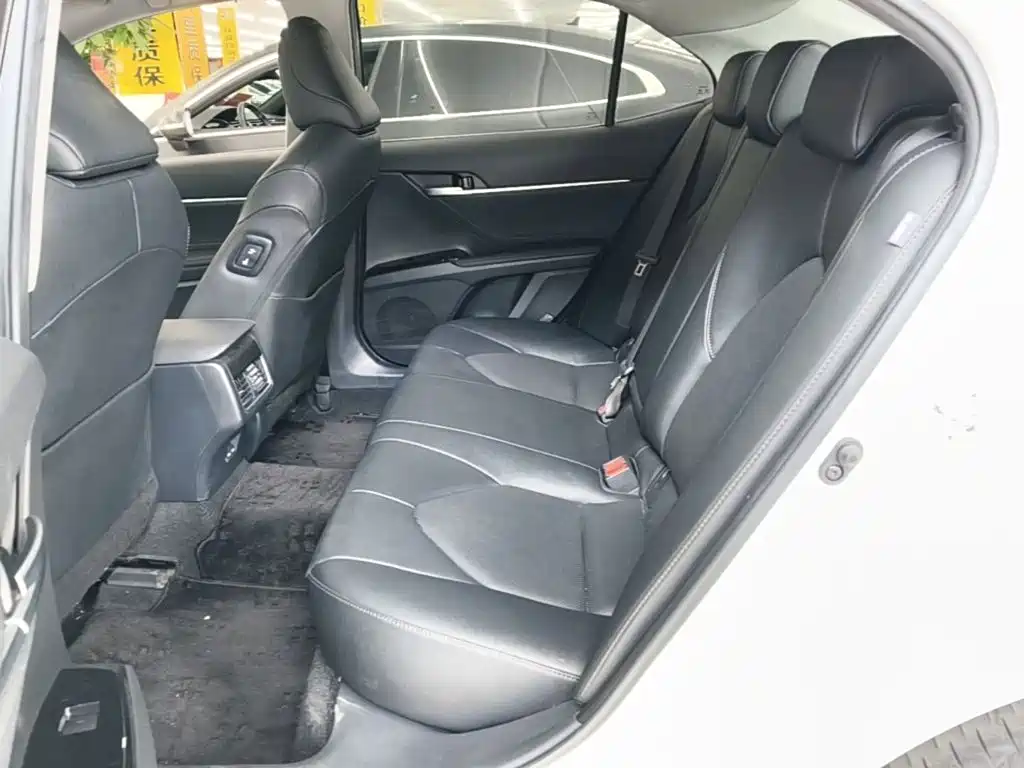 Toyota Camry 2023 — фото 17