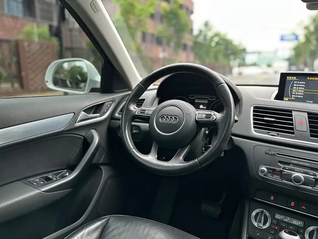 Audi Q3 2015 — фото 21