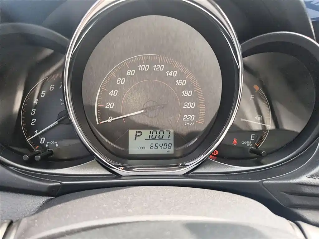 Toyota Yaris L 2020 — фото 12