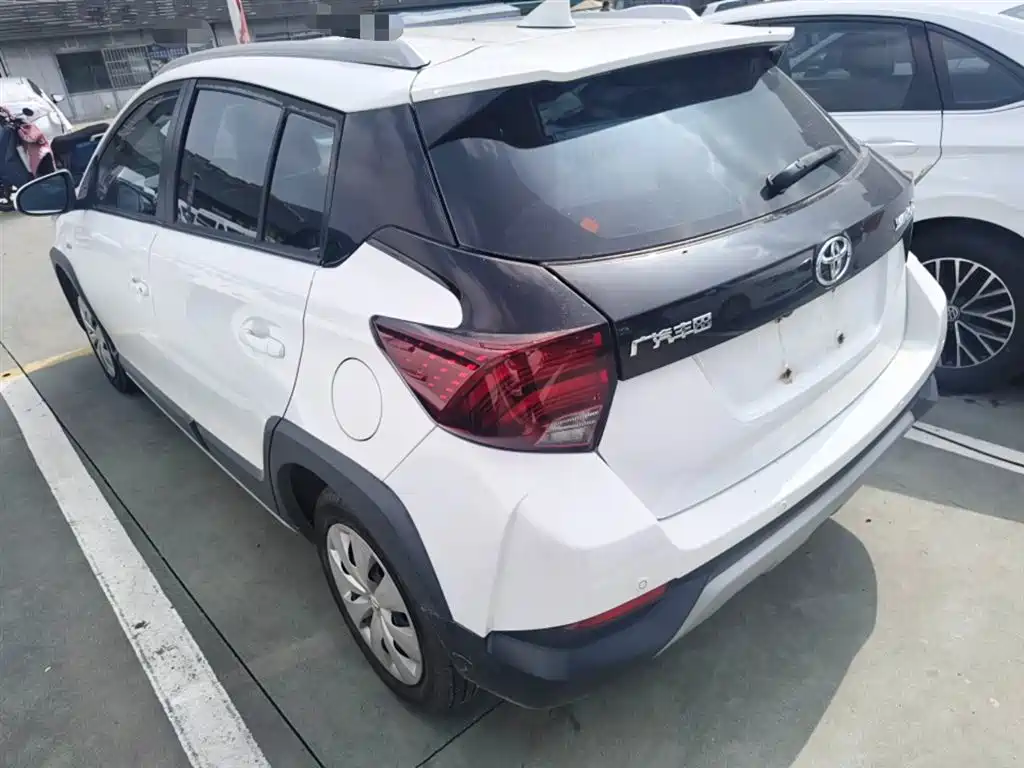 Toyota Yaris L 2020 — фото 5