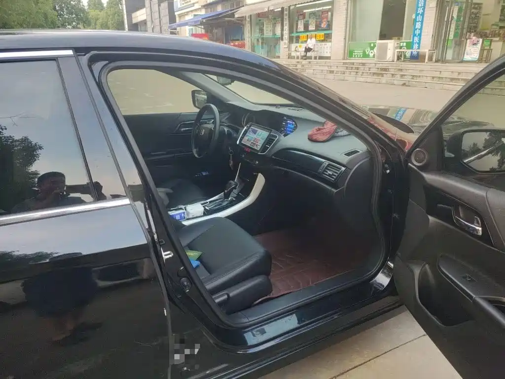 Honda Accord 2016 — фото 20