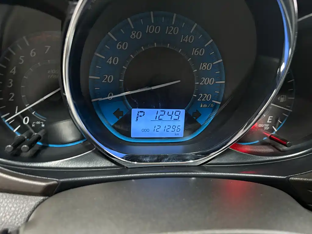 Toyota Yaris L 2016 — фото 15