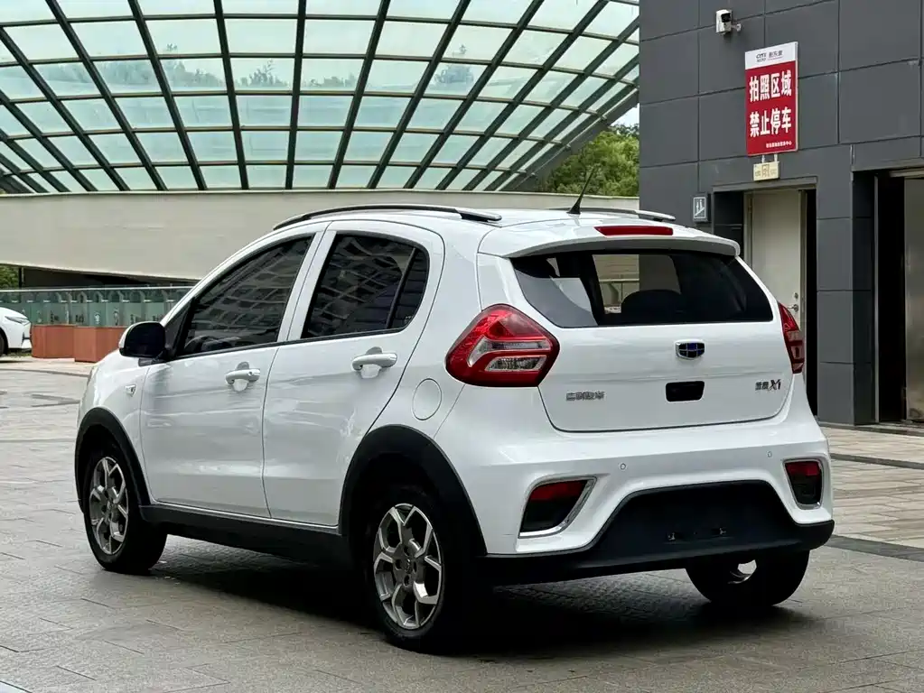 Geely Vision X1 2018 — фото 7