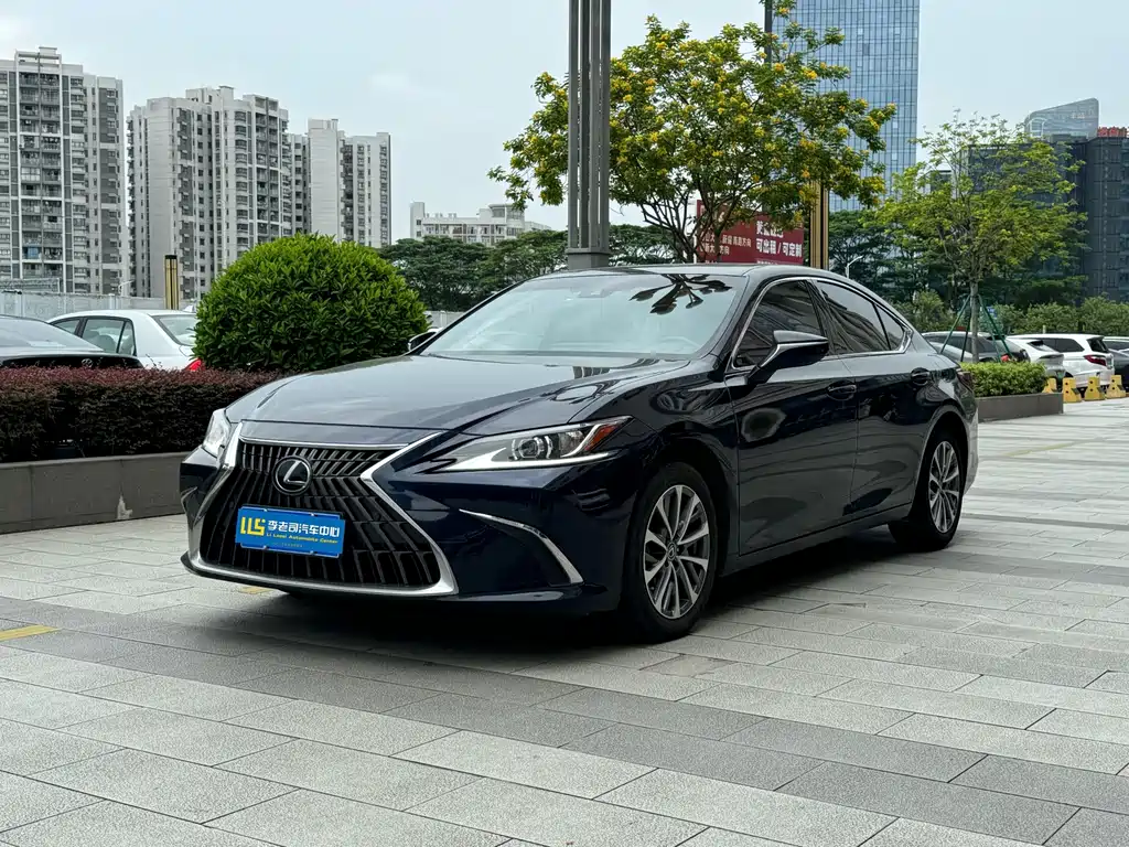 Lexus ES 2022 — фото 1