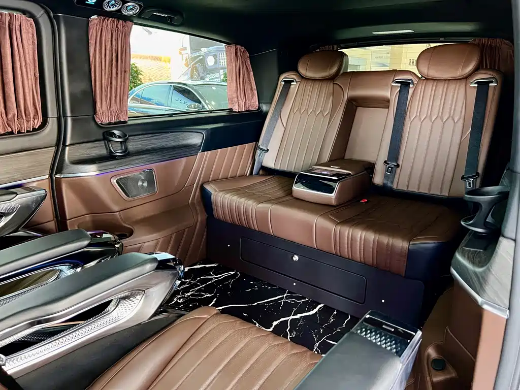 Mercedes-Benz V-Class 2025 — фото 12