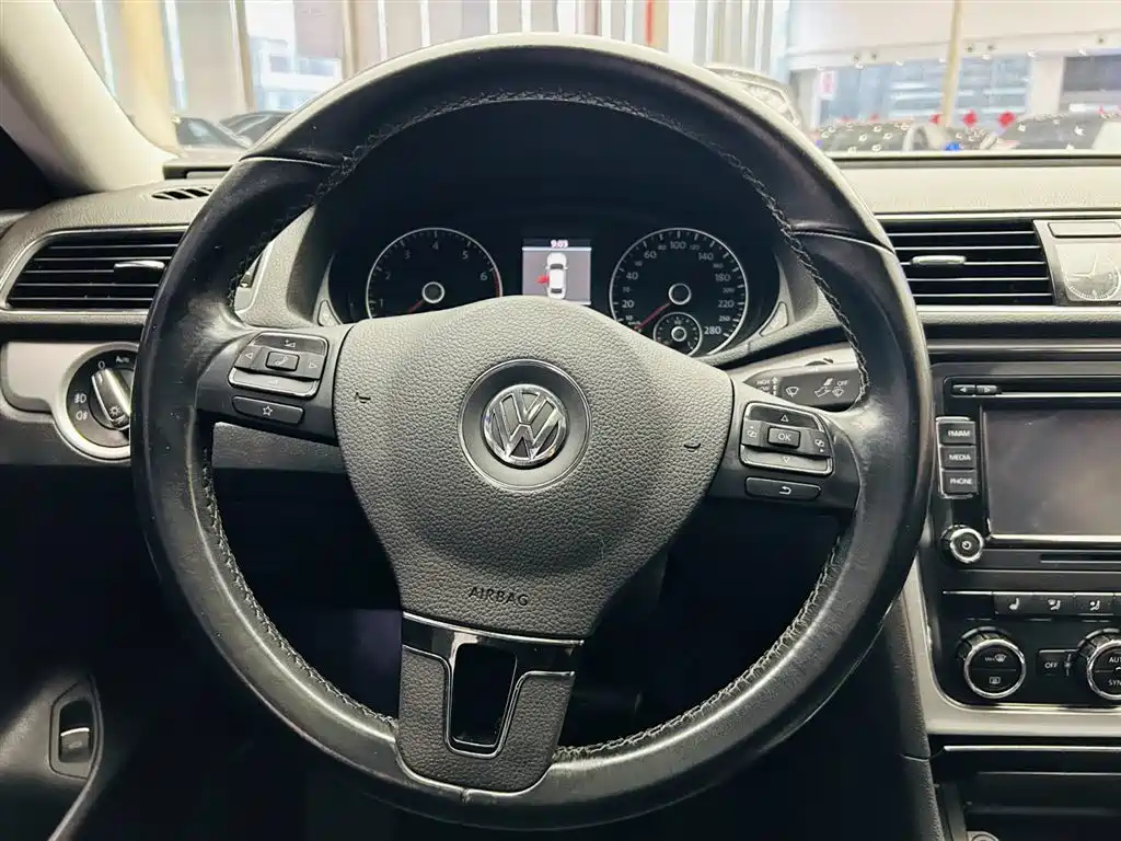 Volkswagen Passat 2014 — фото 15