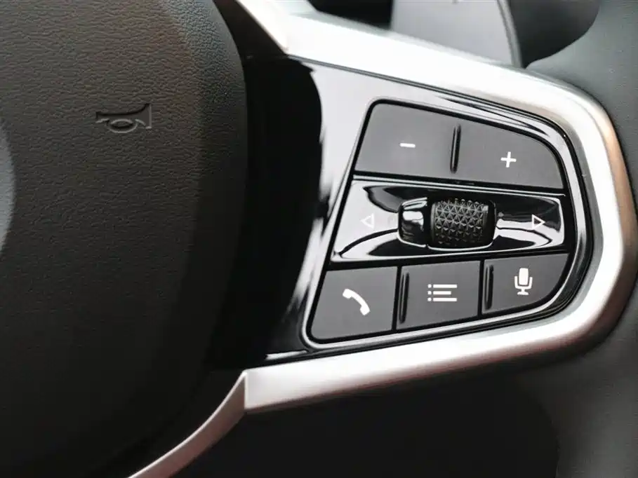 BMW 3 Series 2025 — фото 18