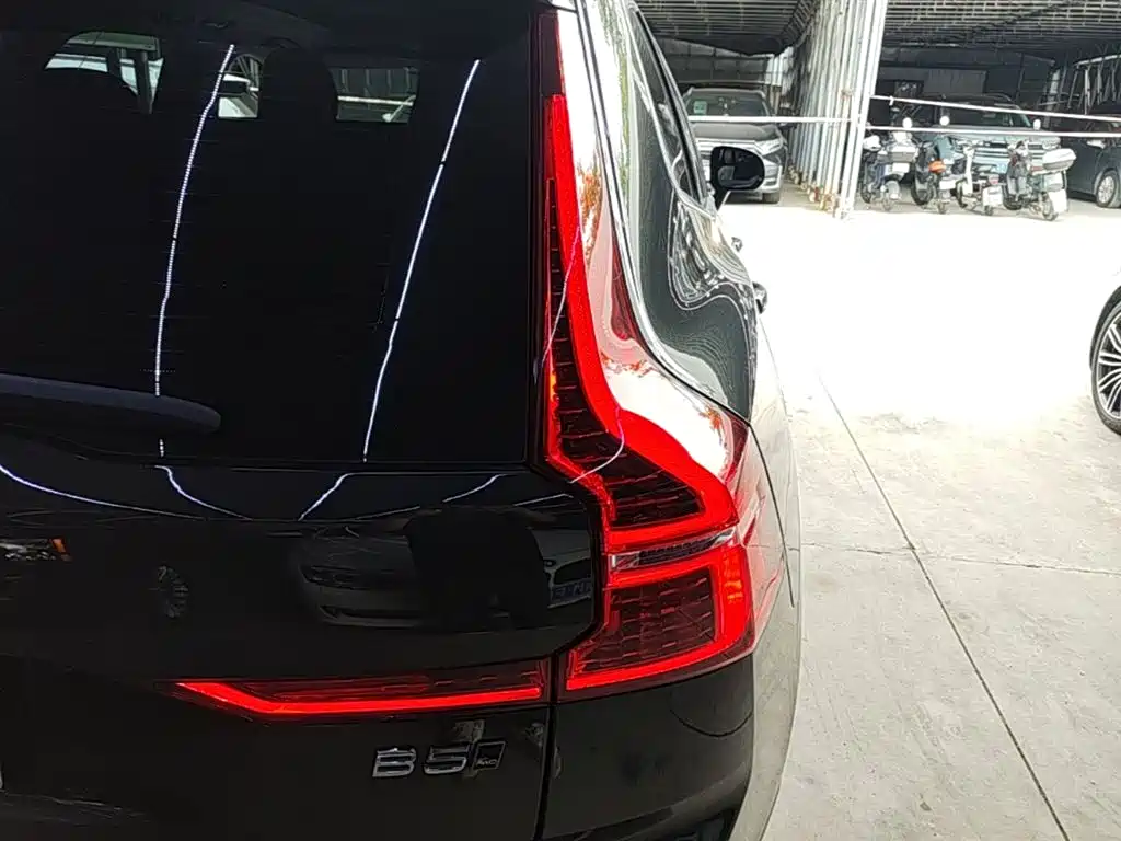 Volvo XC60 2022 — фото 8