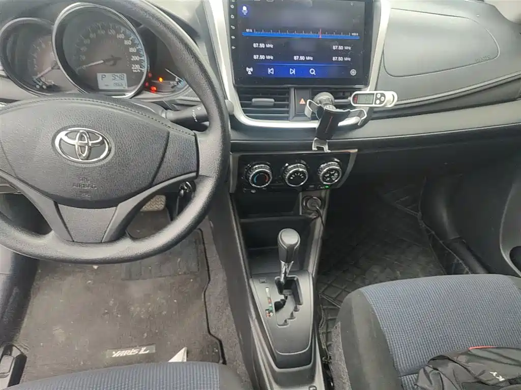 Toyota Yaris L 2019 — фото 10