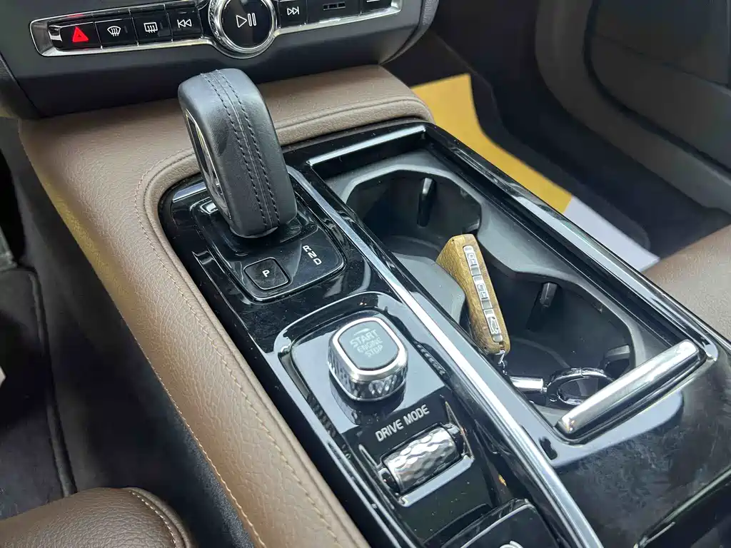 Volvo S90 PHEV 2020 — фото 13