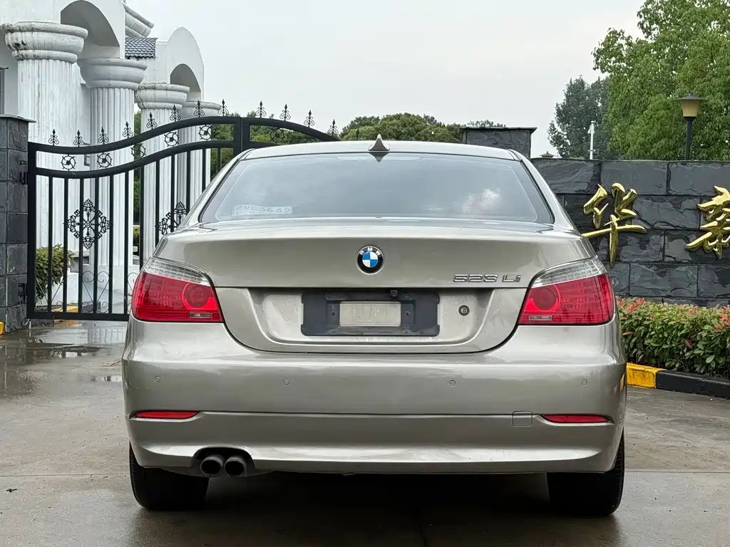 BMW 5 Series 2009 — фото 15