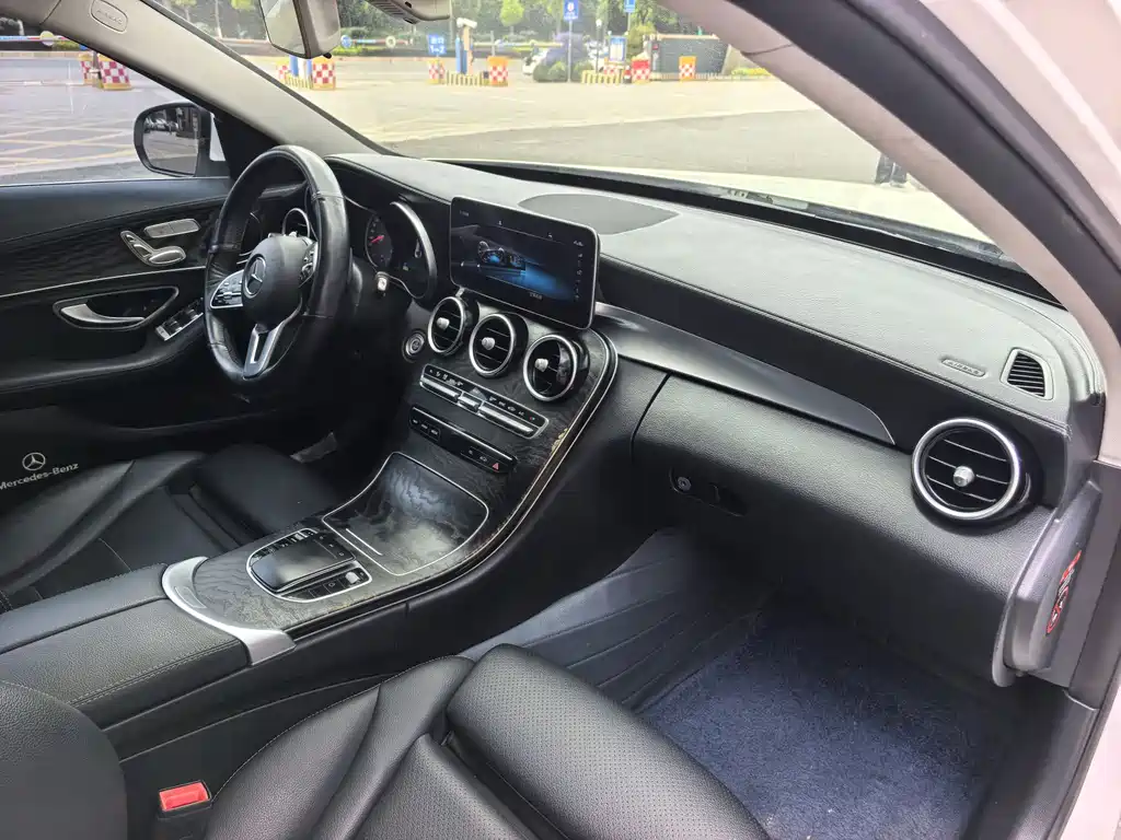Mercedes-Benz C-Class 2019 — фото 12