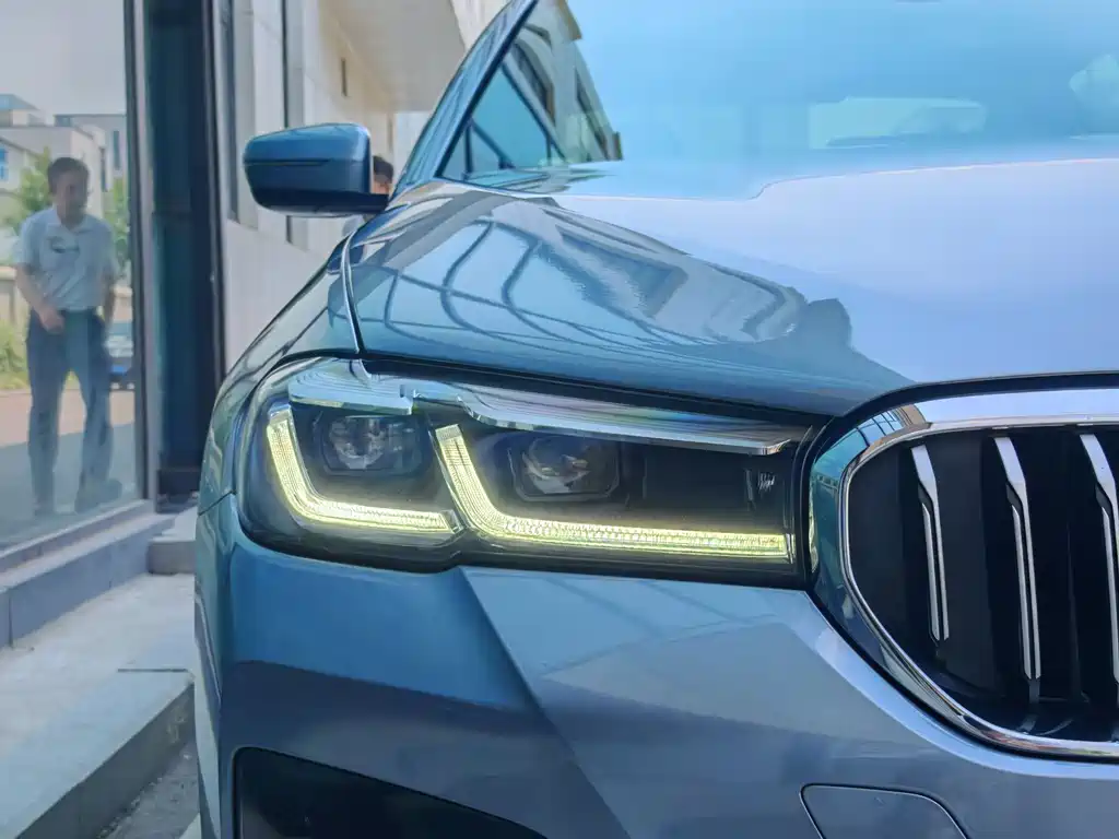 BMW 5 Series 2021 — фото 9