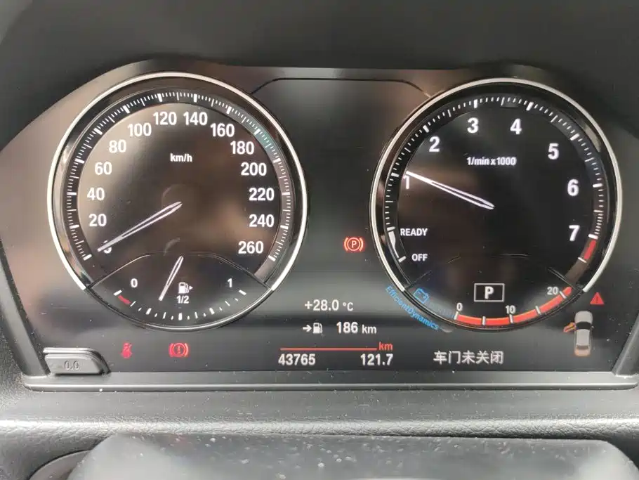 BMW 1 Series 2022 — фото 14
