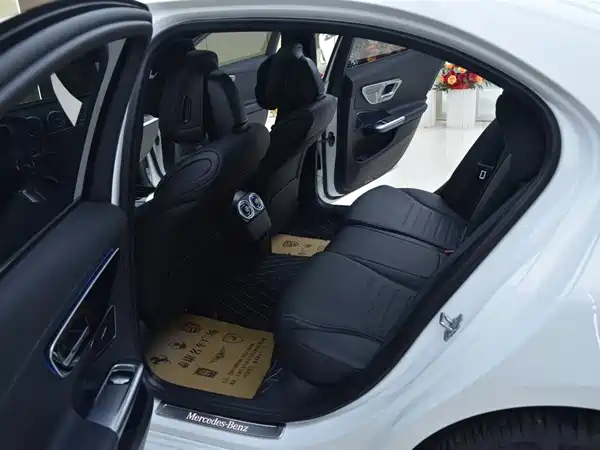 Mercedes-Benz C-Class 2024