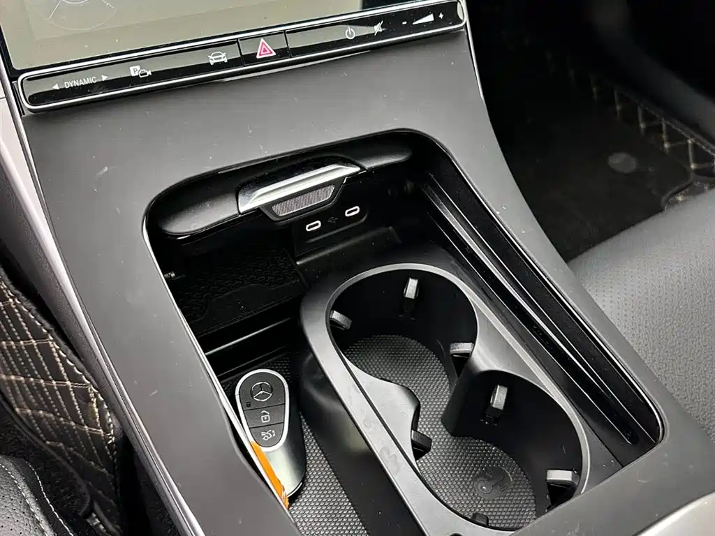 Mercedes-Benz C-Class 2025 — фото 16