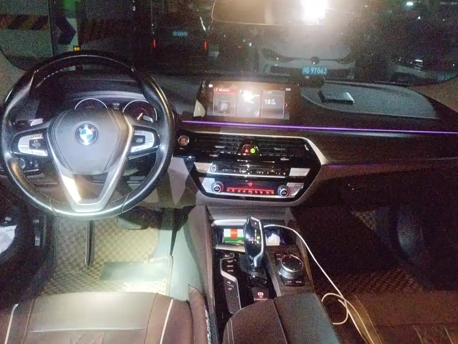 BMW 5 Series 2019 — фото 12