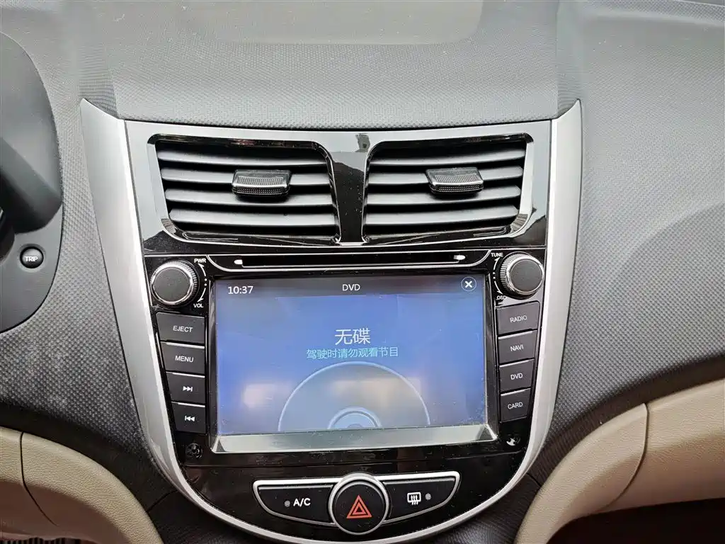 Hyundai Verna 2015 — фото 10