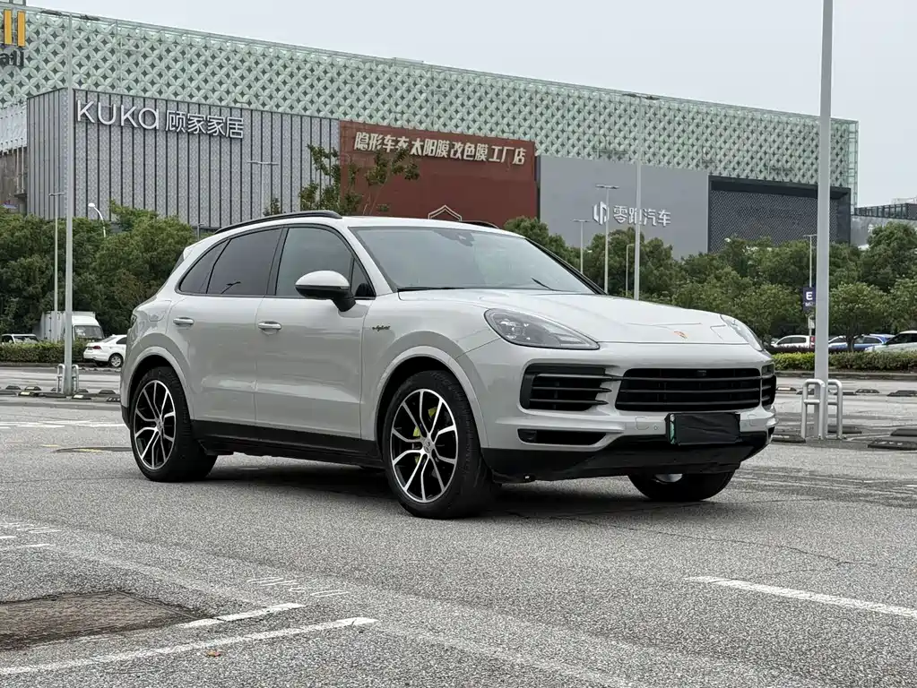 Porsche Cayenne Hybrid 2023 — фото 3