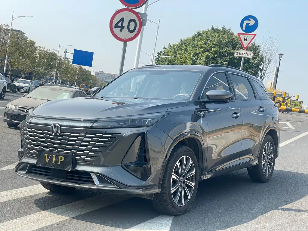 Changan CS75 PLUS 2023 — фото 1