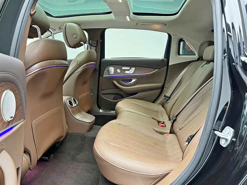 Mercedes-Benz E-Class 2023 — фото 17