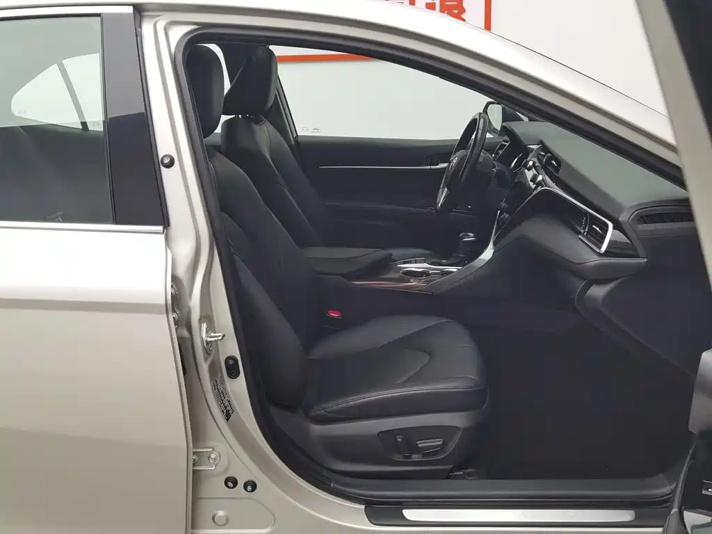 Toyota Camry 2019 — фото 23