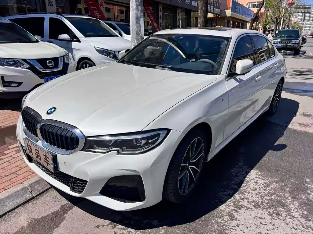 BMW 3 Series 2022 — фото 1