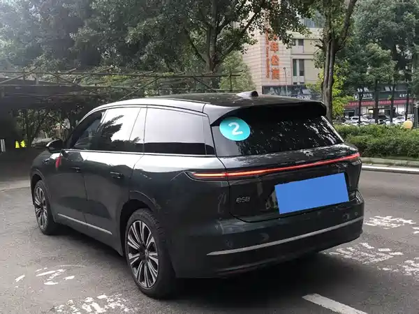 NIO ES8 2024