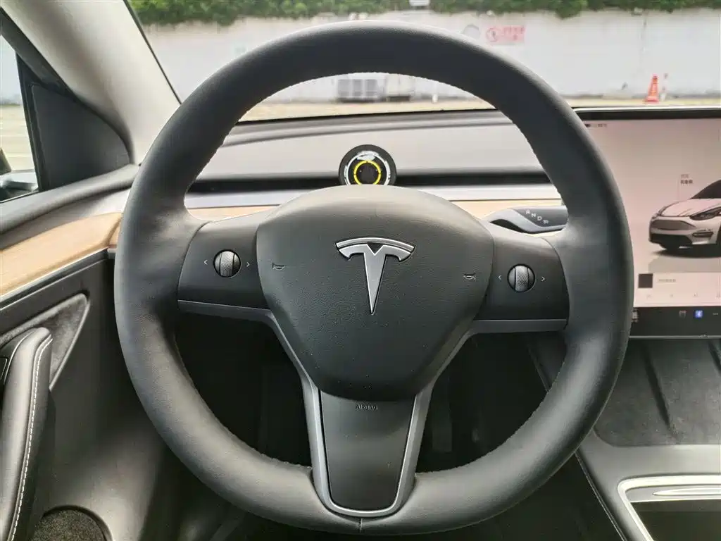 Tesla Model Y 2022 — фото 3
