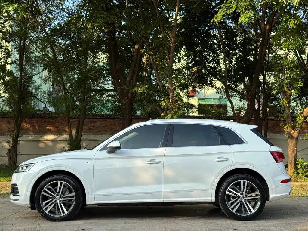 Audi Q5L 2020 — фото 5