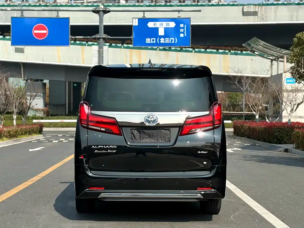 Toyota Alphard 2022 — фото 3