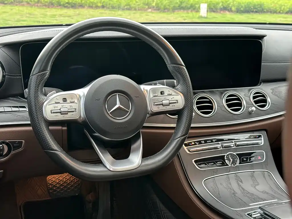 Mercedes-Benz E-Class 2020 — фото 14