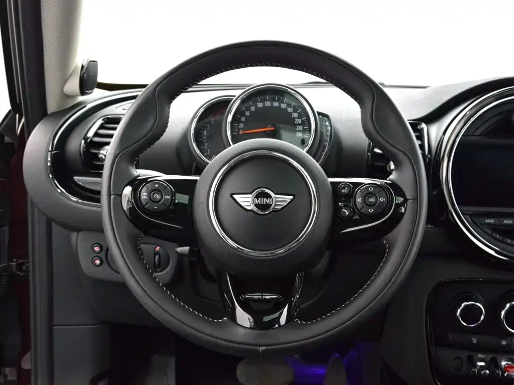 MINI Clubman 2018 — фото 10