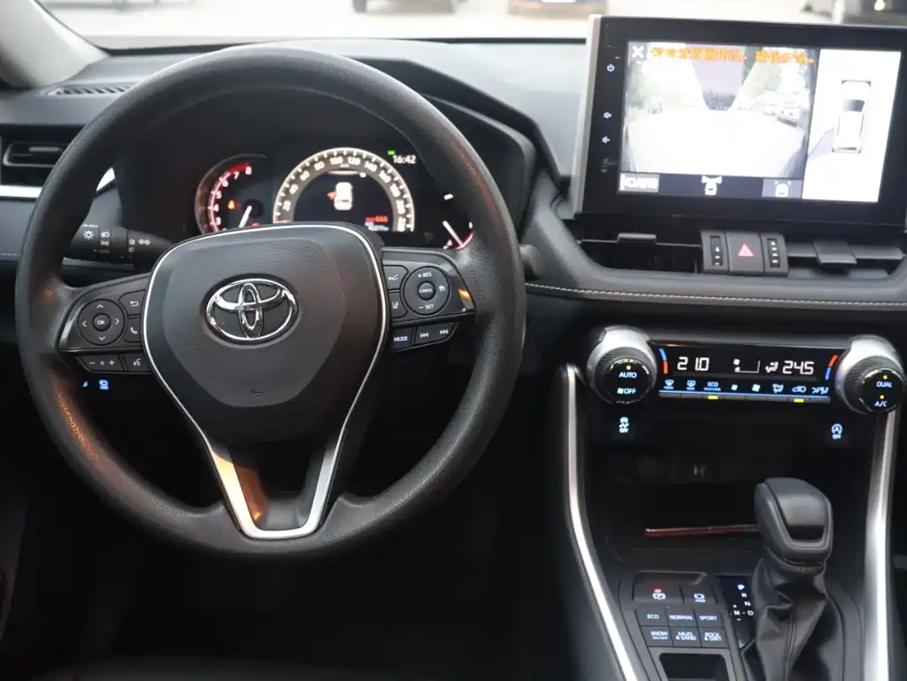 Toyota RAV4 2022 — фото 13