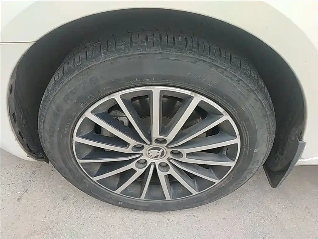 Skoda Octavia 2018 — фото 23