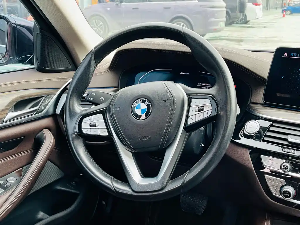 BMW 5 Series New Energy 2021 — фото 17