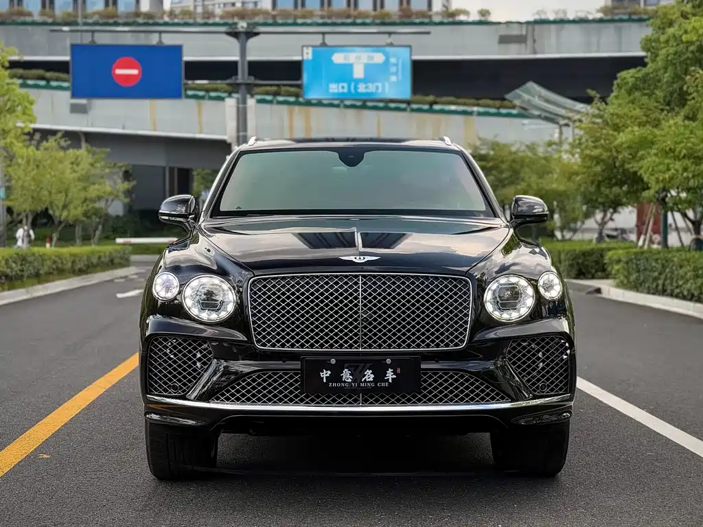 Bentley Bentayga 2021 — фото 2
