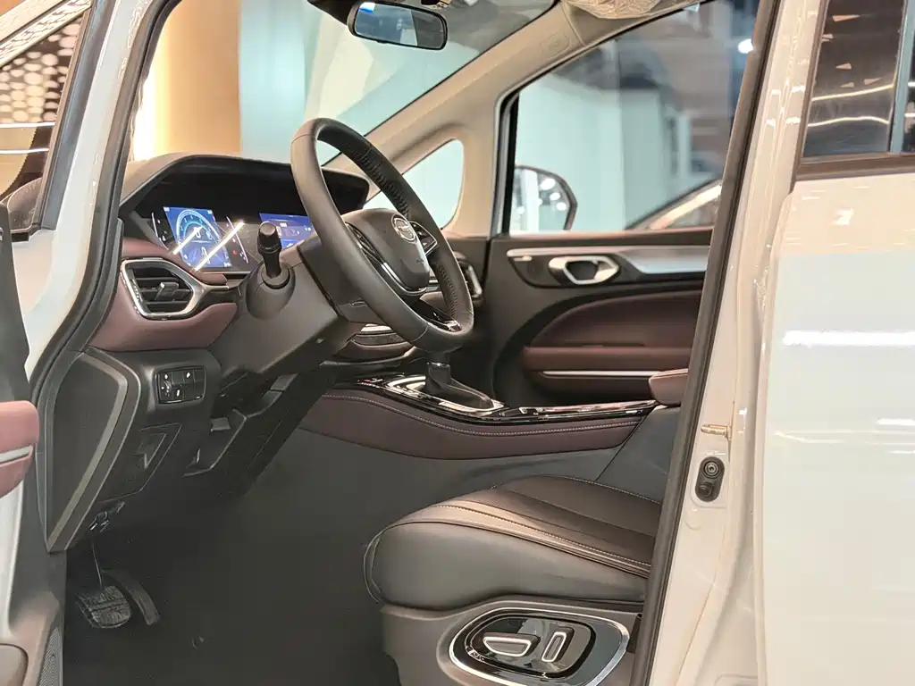 GAC Motor Trumpchi M6 2024 — фото 14