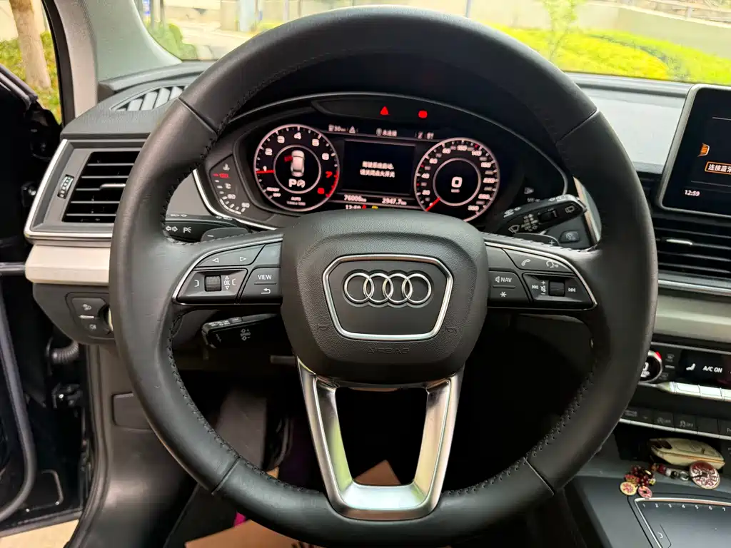 Audi Q5L 2020 — фото 23