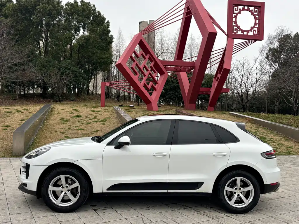 Porsche Macan 2021 — фото 17