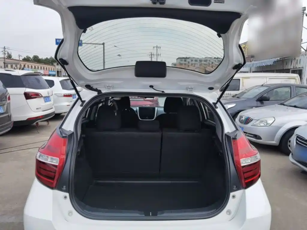 Toyota Yaris L 2019 — фото 15