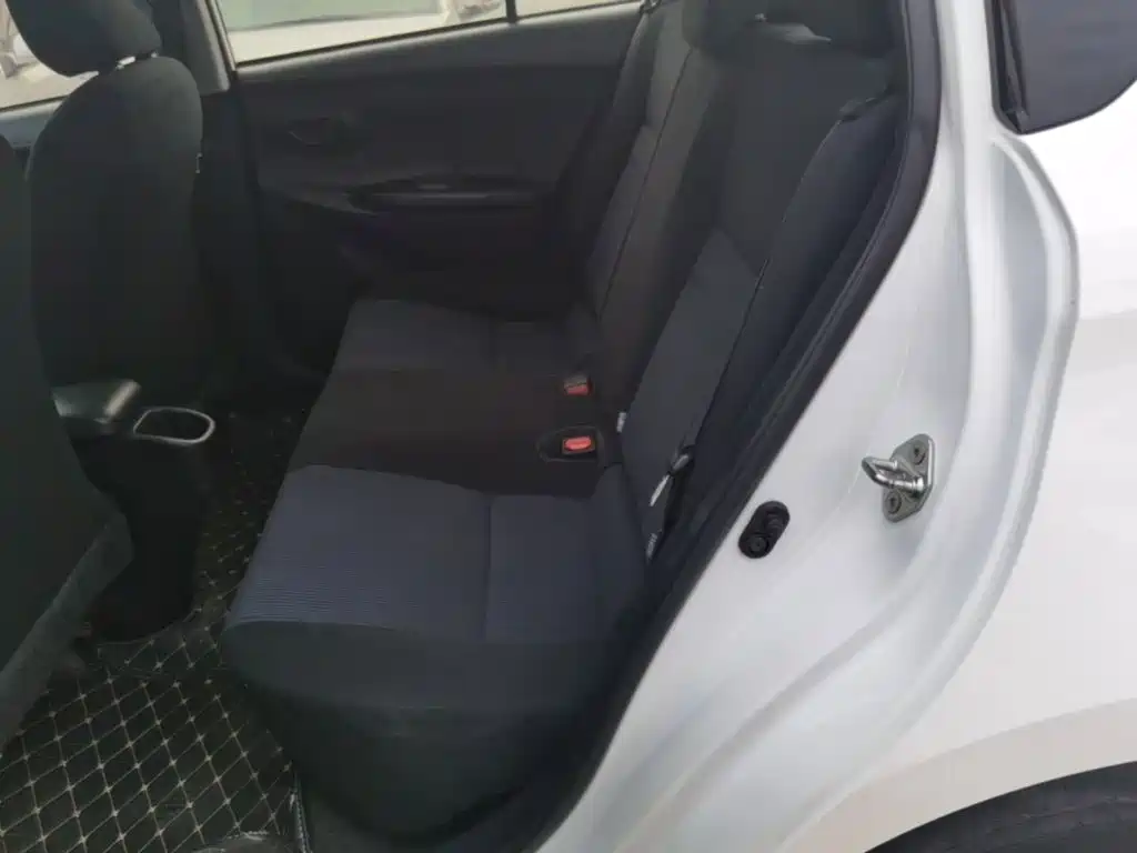Toyota Yaris L 2019 — фото 13