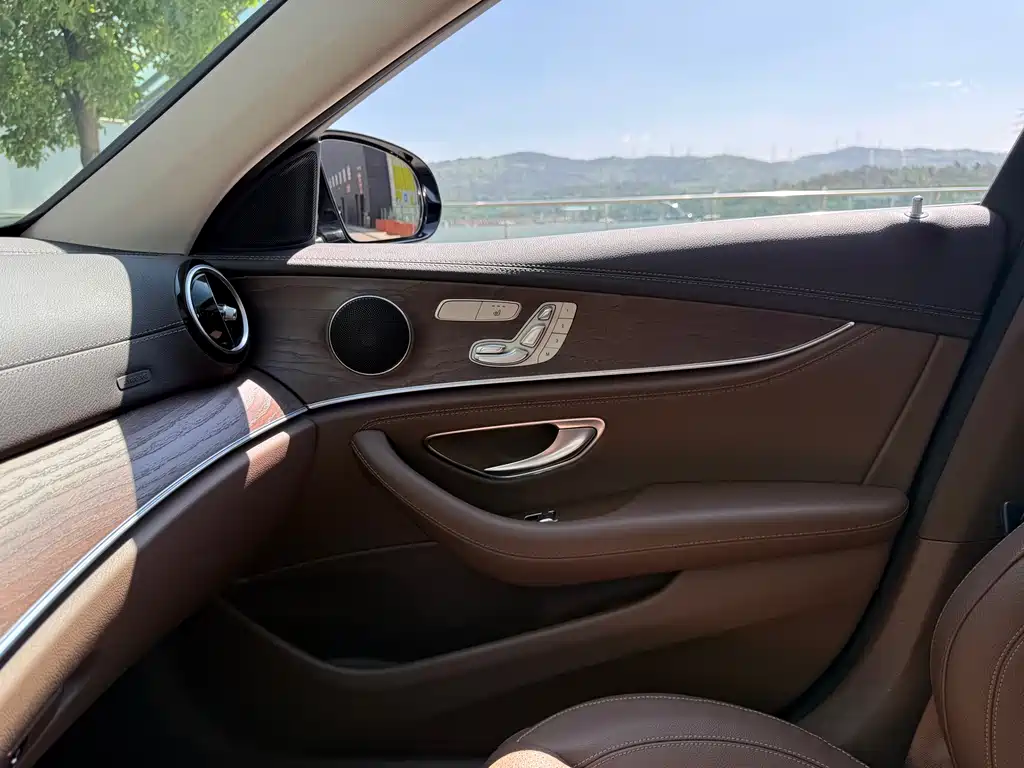 Mercedes-Benz E-Class 2020 — фото 26