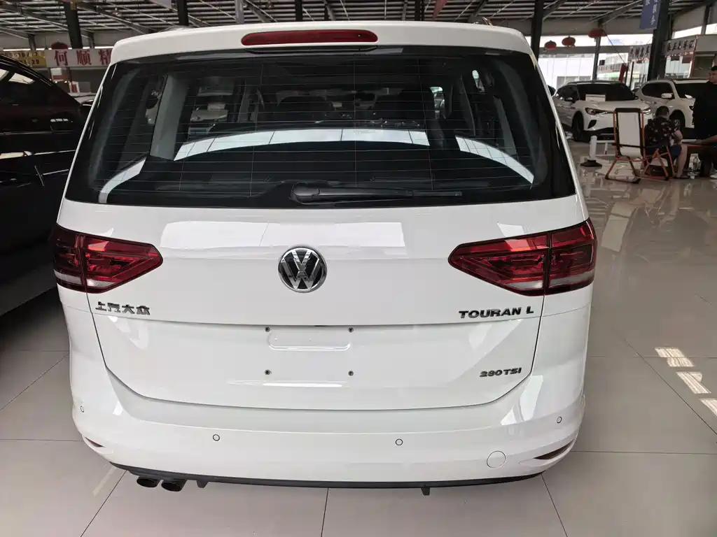 Volkswagen Touran 2018 — фото 3