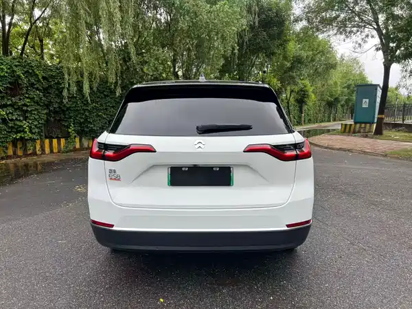 NIO ES8 2020