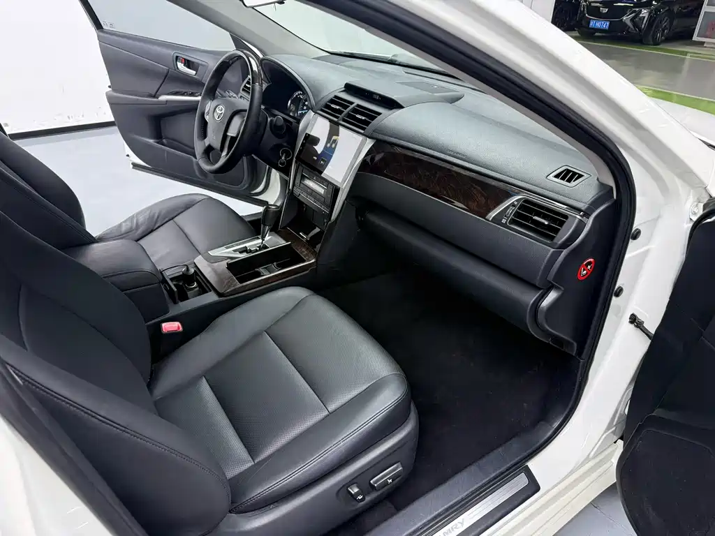 Toyota Camry 2016 — фото 8