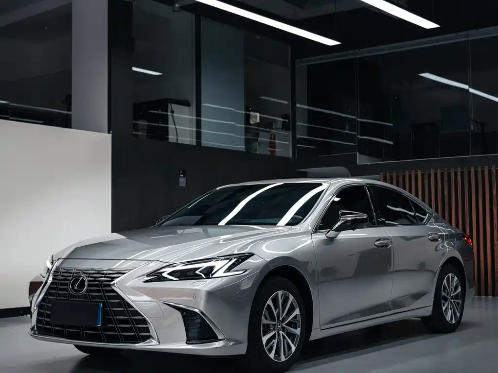 Lexus ES 2025 — фото 1